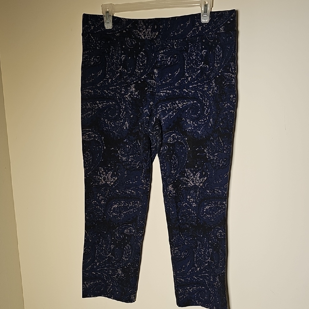 Navy Paisley Print Capri Knit Leggings. Size Q4 By HOLLAND AVE. Made On USA
